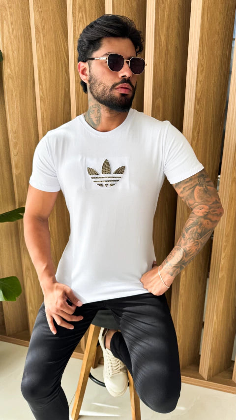 CAMISETA ADIDAS SÍMBOLO DOURADO - BRANCA