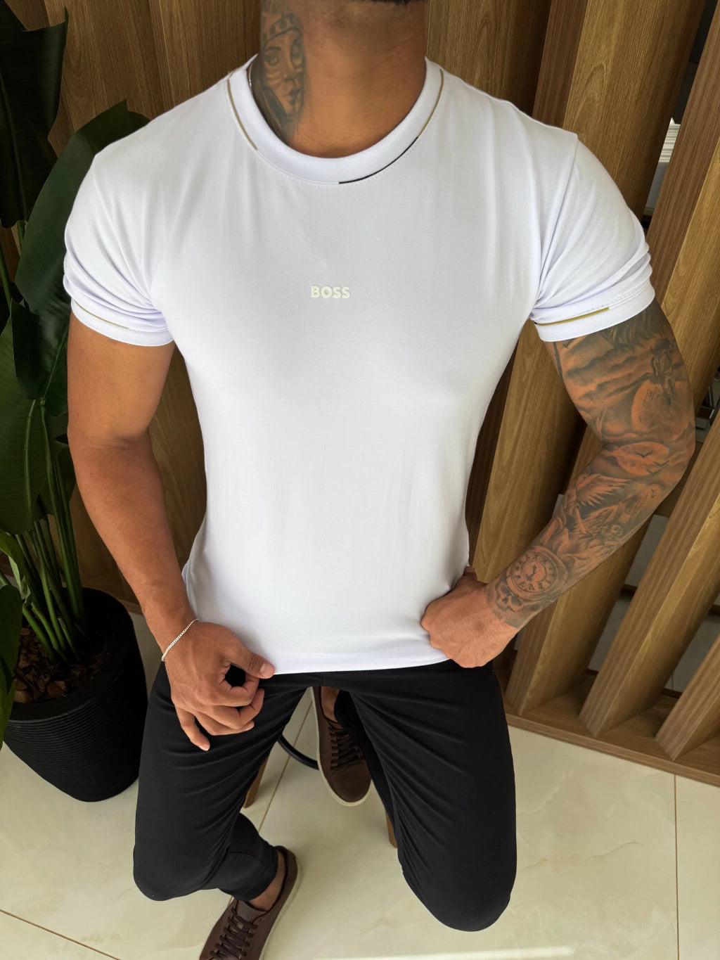 CAMISETA BOSS DETALHES EM NUDE - TOTAL WHITE