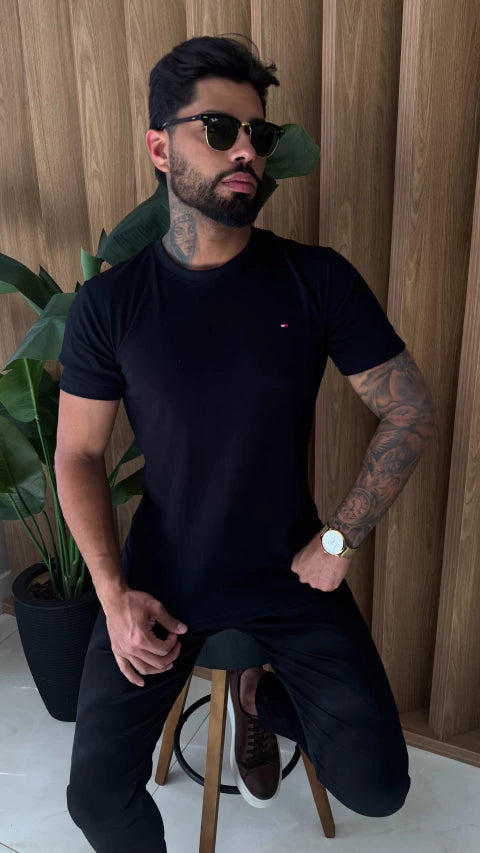 CAMISETA TOMMY BASIC - PRETA