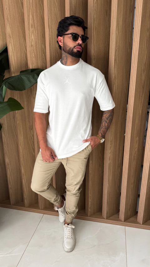 CAMISETA NIKE JORDAN OVERSIZED - OFF WHITE
