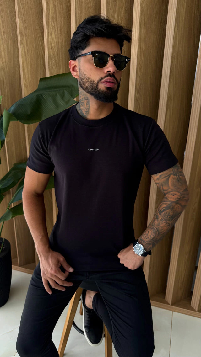 CAMISETA CALVIN KLEIN GOLA MEDIA NEW - PRETA