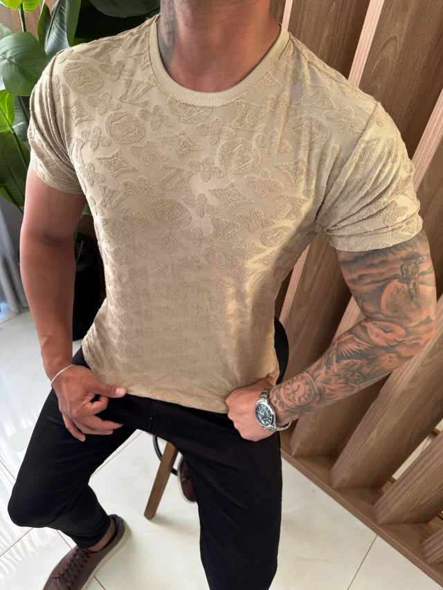 CAMISETA LOUIS VUITTON PREMIUM DETALHES EM 3D - NUDE