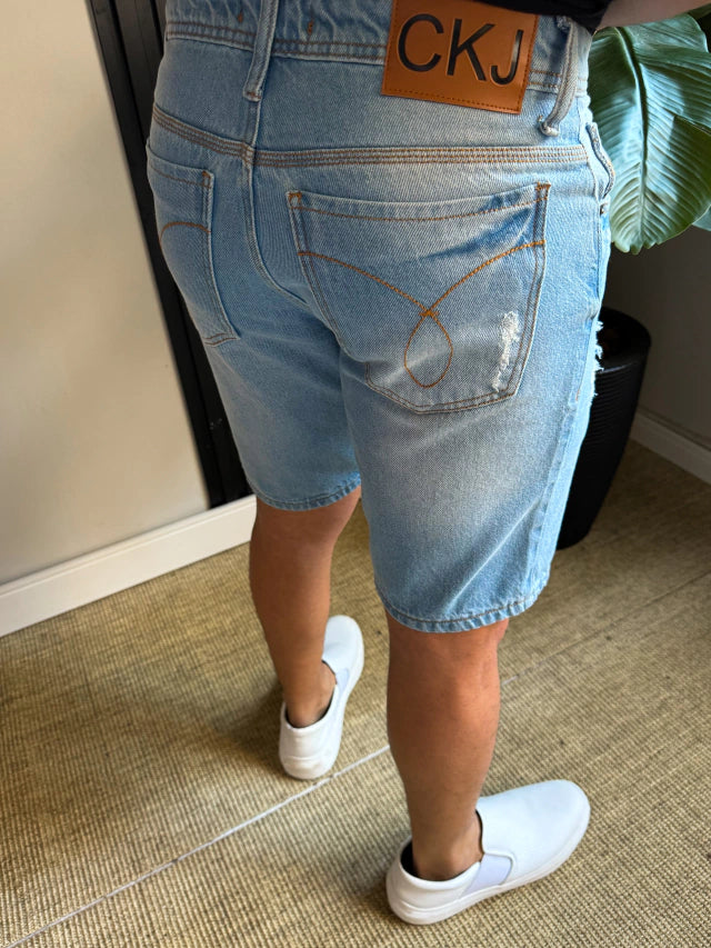 BERMUDA JEANS CALVIN KLEIN - AZUL CLARO
