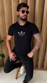 CAMISETA ADIDAS SÍMBOLO DOURADO - PRETO